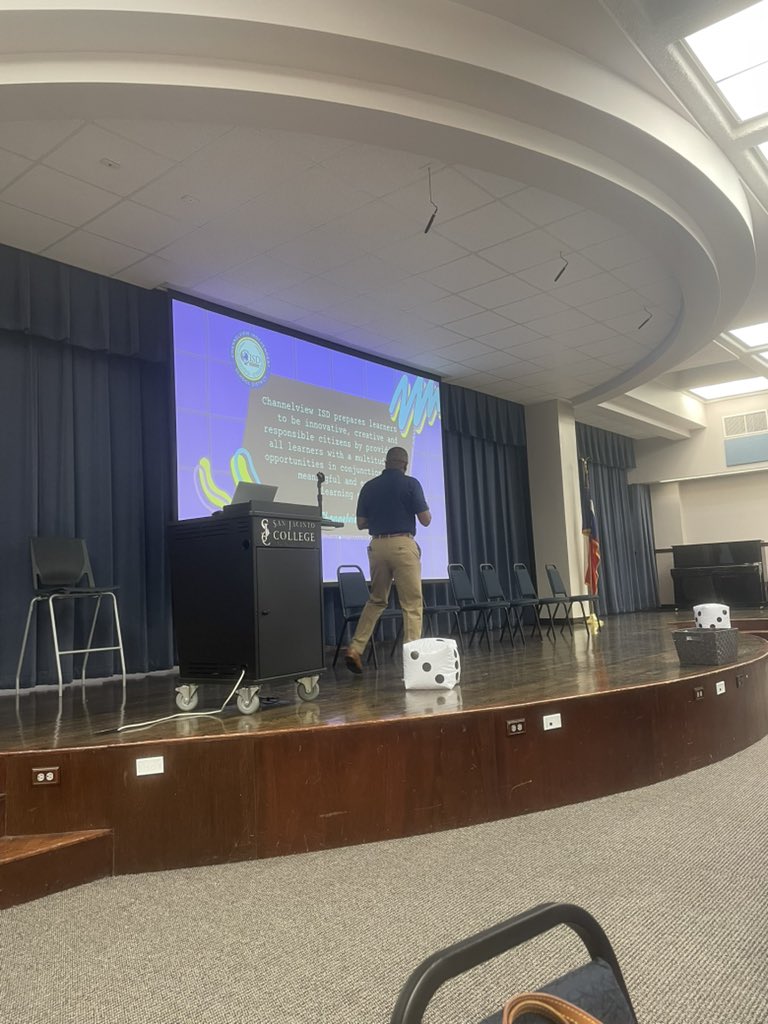 ChannelviewISD's tweet image. Happening now: Our superintendent @tchill_ is speaking to our leadership team during the 2025 leadership retreat! #wearechannelview