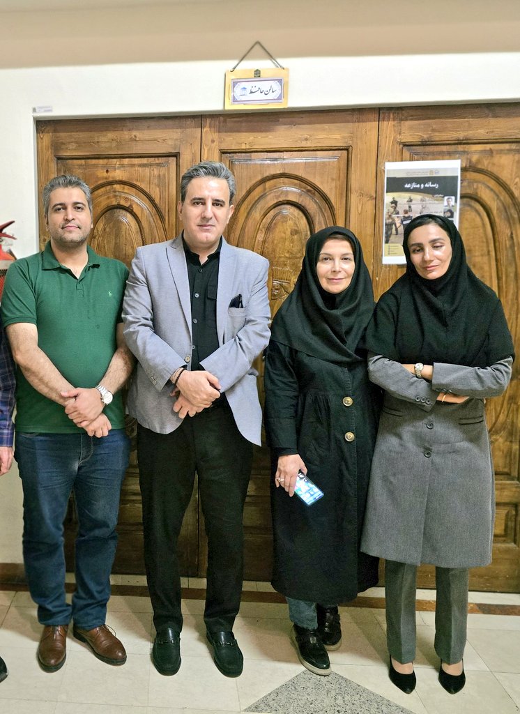 ardeshirpashang's tweet image. گویا قرار بود نشست "رسانه و منازعه" زنده و آنلاین پخش شود اما نشد یکی گفت علتش حضور بنده و مواضع انتقادیام است!
امروز از چهار منظر به این سوال پاسخ دادم چرا صداوسیما (پرستیوی و...) هم در ساخت روایت غالب و هم تعداد مخاطب، رقابت را به الجزیره و شبکههای خارجی فارسی باخته است؟