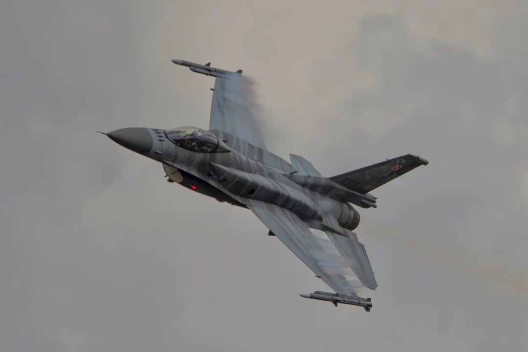 Un F-16 polonais en pleine démonstration 😍

📸 Dionlewis123

#AvGeek #Aviation #F16