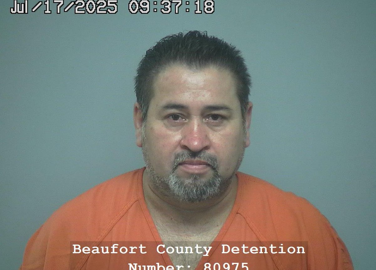 ImmigrantCrimes's tweet image. 🚨 Beaufort County, SC: Last week, Rigoberto Arvizu-Alvarez was arrested for Rape.
He has an immigration detainer hold.