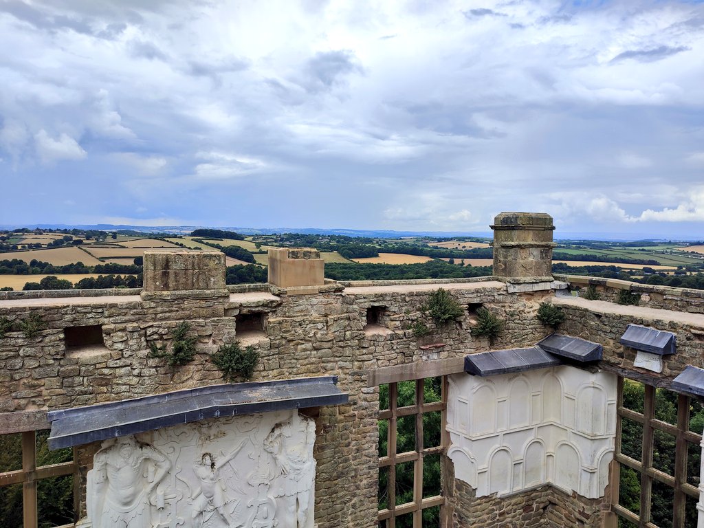 All good things have to come to an end and our little break in Yorkshire is one of those things. 

We've had a fabulous few days and really didn't want to head back to London so we extended our trip by a few hours and called at Hardwick Hall on our way back.