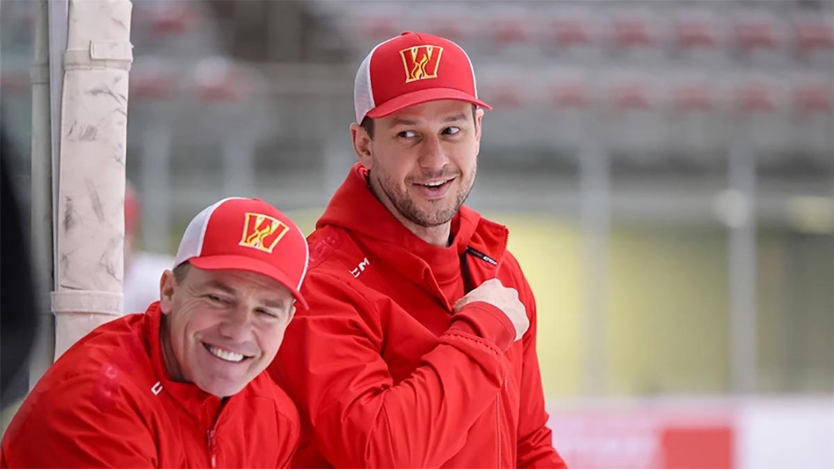 TheAHL's tweet image. The @NHLFlames believe that Brett Sutter could be a rising star in the coaching business. It’s why they were willing to hand him the reins to the @AHLWranglers less than a year after he announced his retirement as a player.

📝: @WesGilbertson | calgaryherald.com/sports/hockey/…