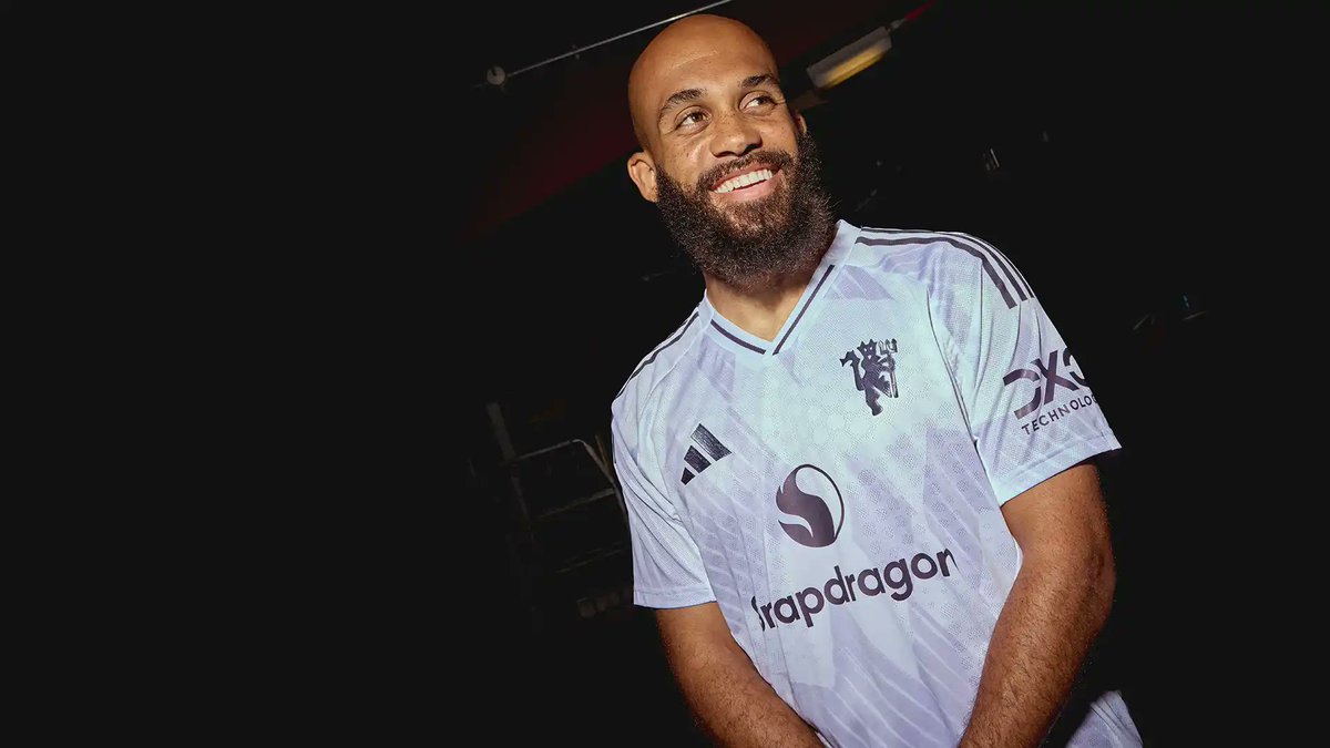 MUnitedFR's tweet image. Mbeumo : "Dès que j'ai su qu'il y avait une possibilité de rejoindre Manchester United, j'ai saisi l'occasion de signer pour le club de mes rêves, l'équipe dont j'ai porté le maillot pendant mon enfance.

Ma mentalité est de toujours être meilleur qu'hier. Je sais que j'ai la…