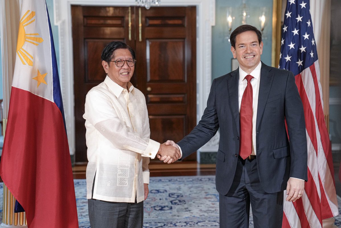 SecRubio's tweet image. Met with Philippine President @BongBongMarcos to discuss how the U.S. and the Philippines are strengthening our ironclad Alliance to advance our shared safety, security, and prosperity in the Indo-Pacific.