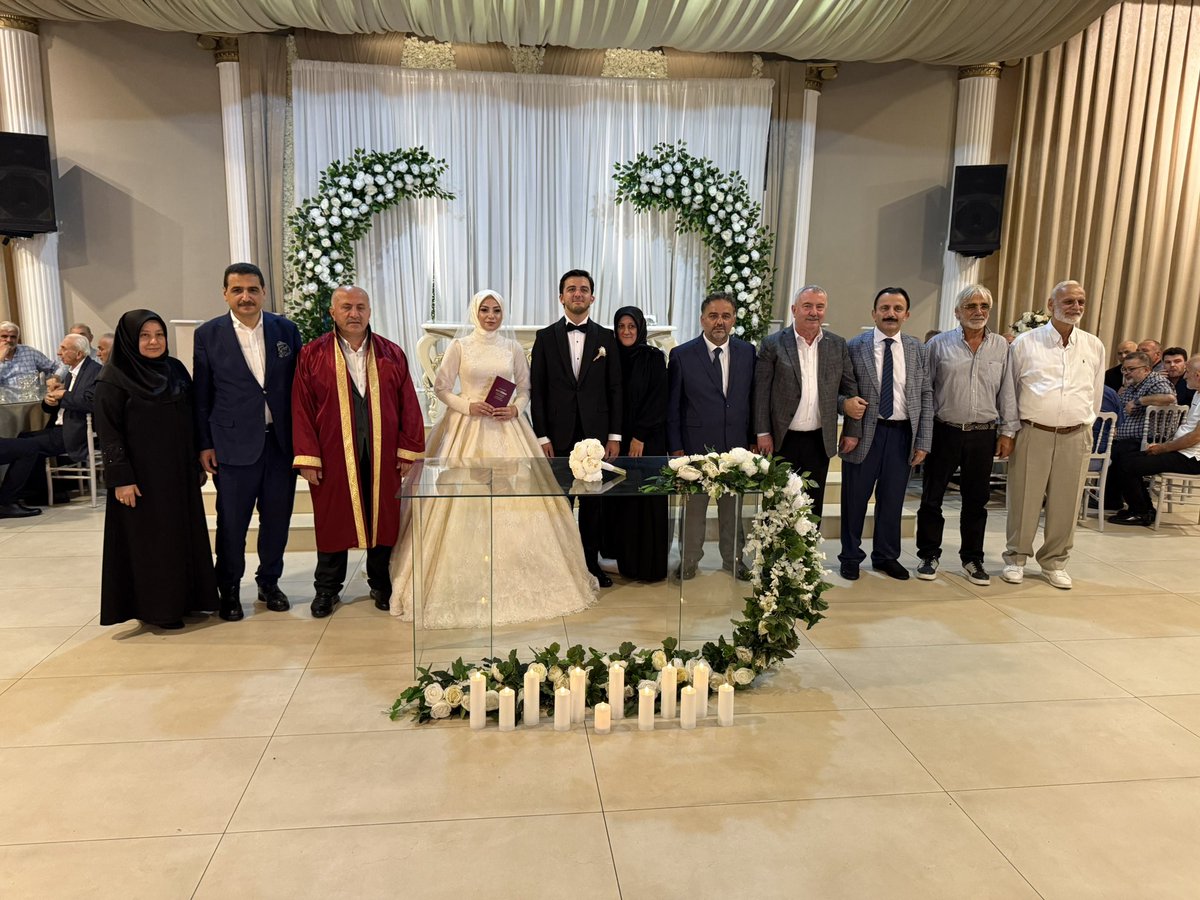 Dünya evine giren Sena PEHLİVAN ile Tayyip DEMİR’in nikah akdini AK Parti Rize İl Başkanı Sayın Yılmaz KATMER ve RTEÜ İlahiyat Fakültesi Dekanı Sayın Prof. Dr. Ahmet İshak DEMİR ile değerli şahitler eşliğinde gerçekleştirdik. 

Kıymetli genç çiftimizi tebrik ediyor her iki aileye