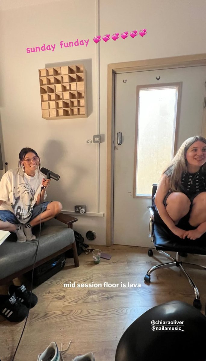 un no parar de sentir con ellas viviendo 24/7 en el estudio