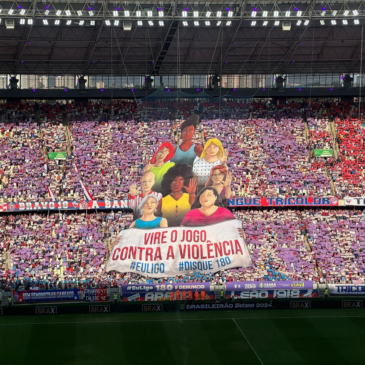 ultras_antifaa's tweet photo. "VIRE O JOGO CONTRA A VIOLÊNCIA #EULIGO #DISQUE180"
Fortaleza EC supporters from Brazil take a stand against gender-based violence. https://t.co/pi2d5MyYOE