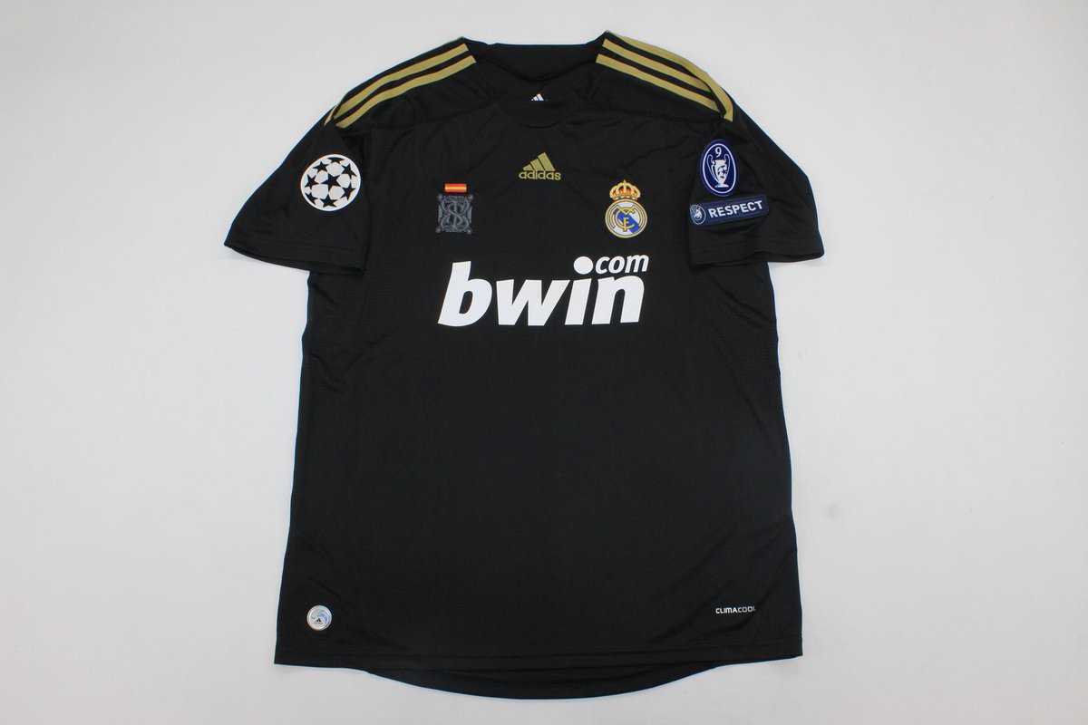 ⭐️ Cristiano Ronaldo

🖤 Real Madrid tercera 2009/10

🛒 Realiza tu pedido en nuestra web