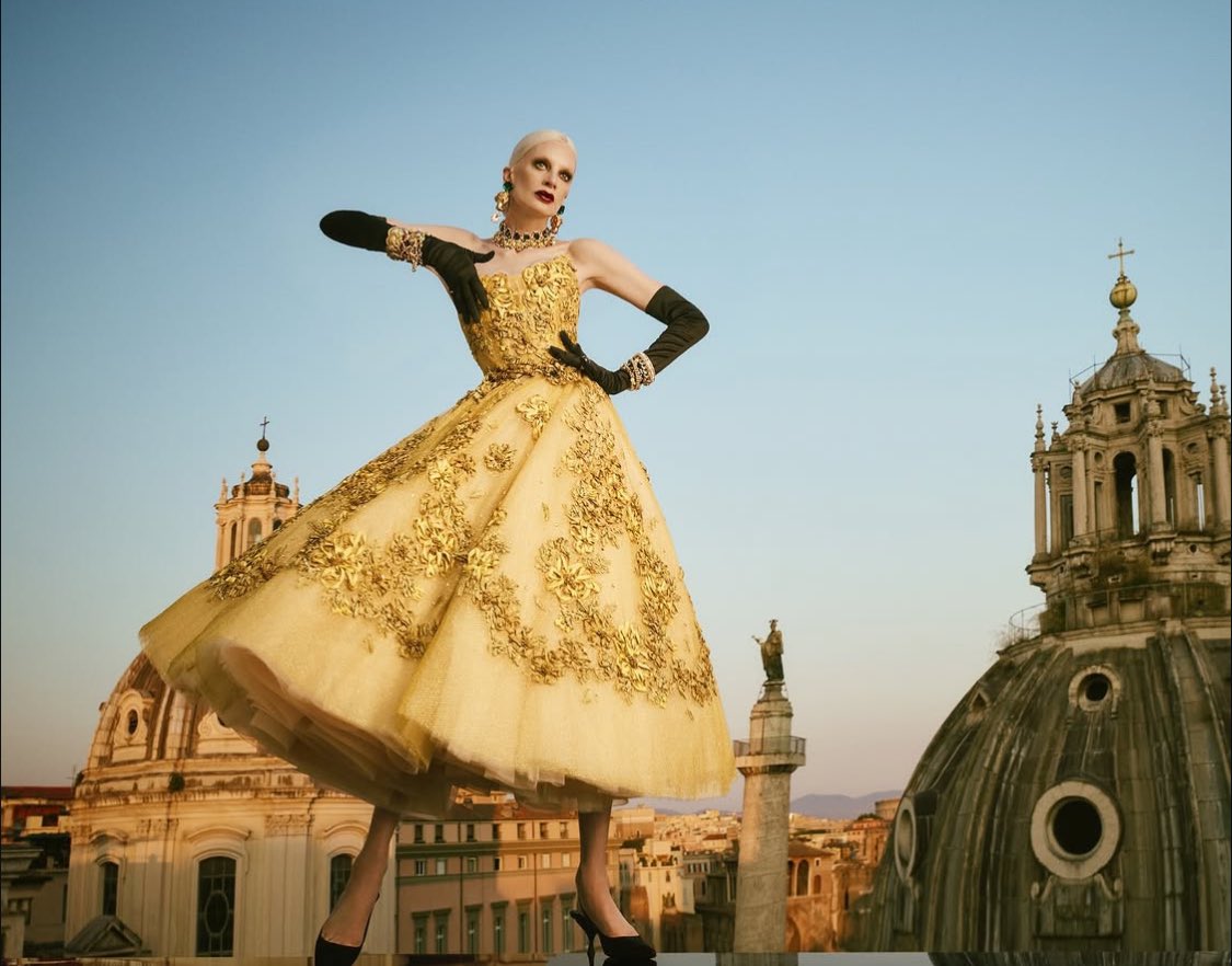LaModeUnknown's tweet image. Kristen McMenamy STUNS in THE new ✨Dolce & Gabbana✨ Alta Moda & Gioielleria creations — I’m so in LOVE with that collection. 🪡