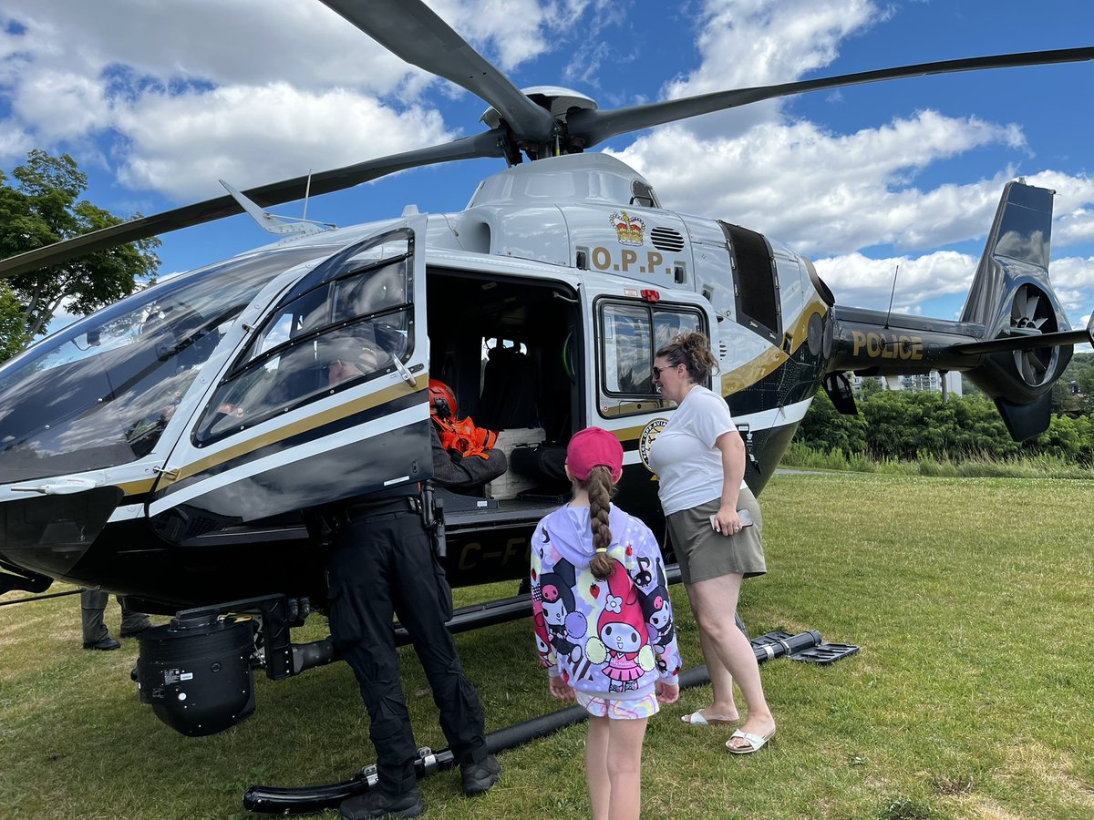 ColinDMello's tweet image. In a bid to impress the other premiers, the OPP has brought multiple vehicles to the Deerhurst resort for the COF meeting.
#onted