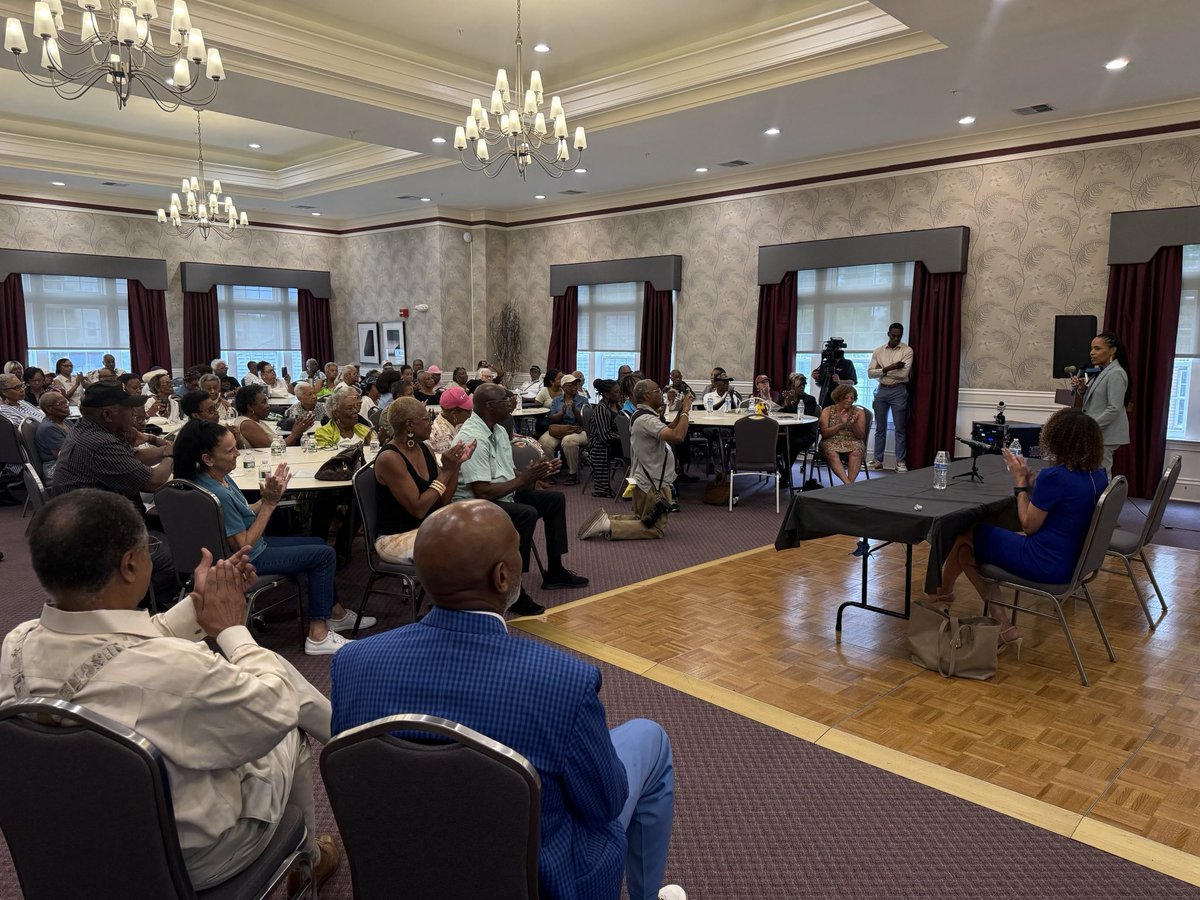 Sen_Alsobrooks's tweet image. I met with Cameron Grove seniors, all of whom expressed anger at this callous Administration and its obsession with harming working people.
I told them what I tell every Marylander - I’m in this fight for you.