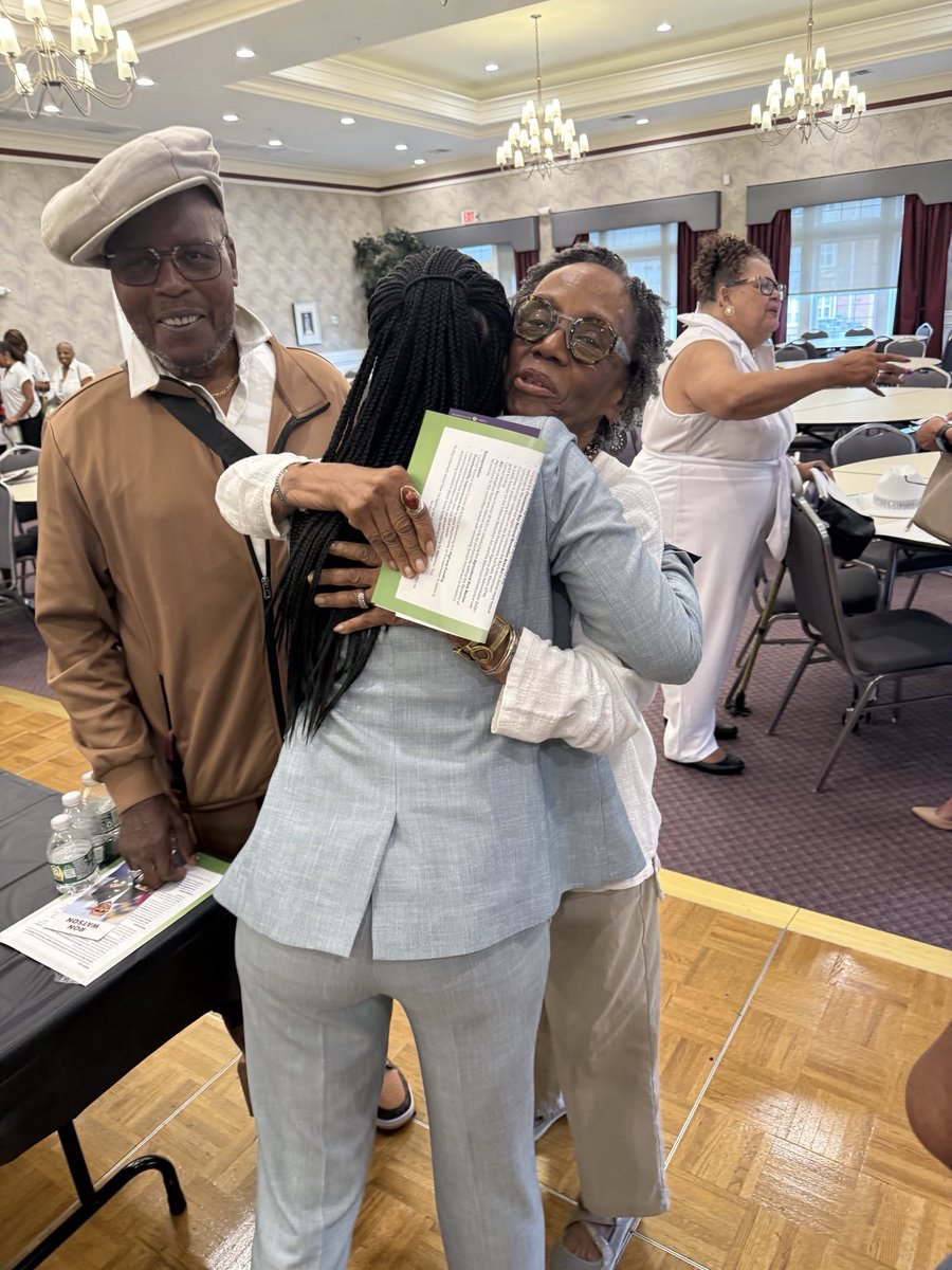 Sen_Alsobrooks's tweet image. I met with Cameron Grove seniors, all of whom expressed anger at this callous Administration and its obsession with harming working people.
I told them what I tell every Marylander - I’m in this fight for you.