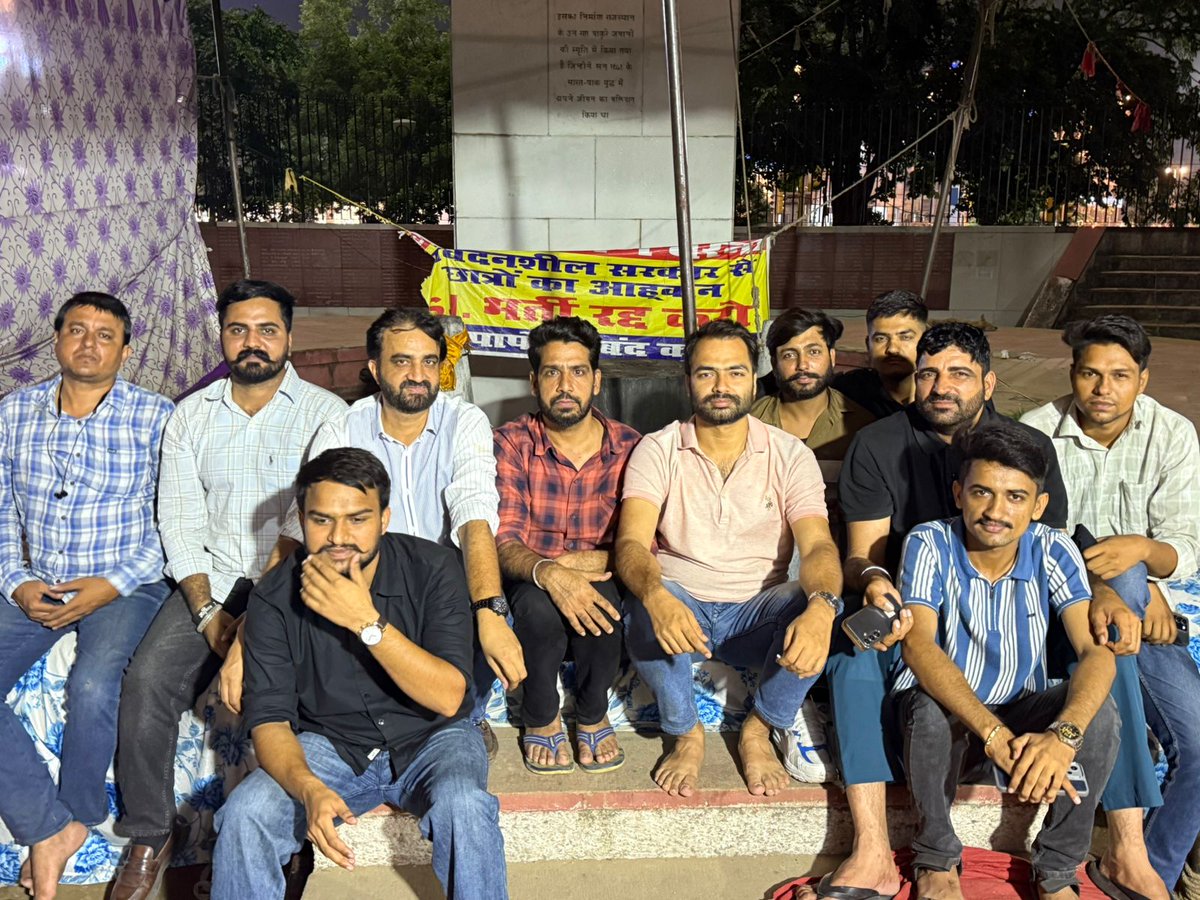 choudhary Ladu Godara (@ladugodara3) on Twitter photo SI_भर्ती_2021 को रद्द कराने को लेकर शहीद स्मारक धरनास्थल पर लगातार आज #89_वें दिन आंदोलन जारी 🔥
लड़ेंगे और जीतेंगे 💪
<a href="/hanumanbeniwal/">HANUMAN BENIWAL</a>
#SI_भर्ती_2021_रद्द_करो #न्याय_की_जीत_होगी
#हनुमान_बेनीवाल #SI_भर्ती_2021 #rpsc SI_भर्ती_2021 को रद्द कराने को लेकर शहीद स्मारक धरनास्थल पर लगातार आज #89_वें दिन आंदोलन जारी 🔥
लड़ेंगे और जीतेंगे 💪
<a href="/hanumanbeniwal/">HANUMAN BENIWAL</a>
#SI_भर्ती_2021_रद्द_करो #न्याय_की_जीत_होगी
#हनुमान_बेनीवाल #SI_भर्ती_2021 #rpsc