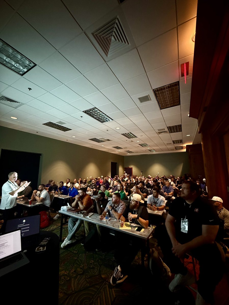 ANSRSFB's tweet image. Packed house for Coach Morris’ training session👏 @coachchadmorris #ANSRS