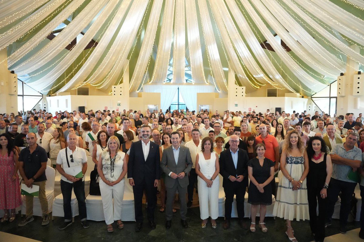 Junta de Andalucía (@andaluciajunta) on Twitter photo 📡<a href="/JuanMa_Moreno/">Juanma Moreno</a>: Las ayudas a la modernización iban a ser de 100 M€ y hemos logrado aumentarlas hasta 175 M€ para dar respuesta al mayor nº posible de agricultores y ganaderos.
Buscan que las explotaciones sean más innovadoras, competitivas y eficientes. 📡<a href="/JuanMa_Moreno/">Juanma Moreno</a>: Las ayudas a la modernización iban a ser de 100 M€ y hemos logrado aumentarlas hasta 175 M€ para dar respuesta al mayor nº posible de agricultores y ganaderos.
Buscan que las explotaciones sean más innovadoras, competitivas y eficientes.