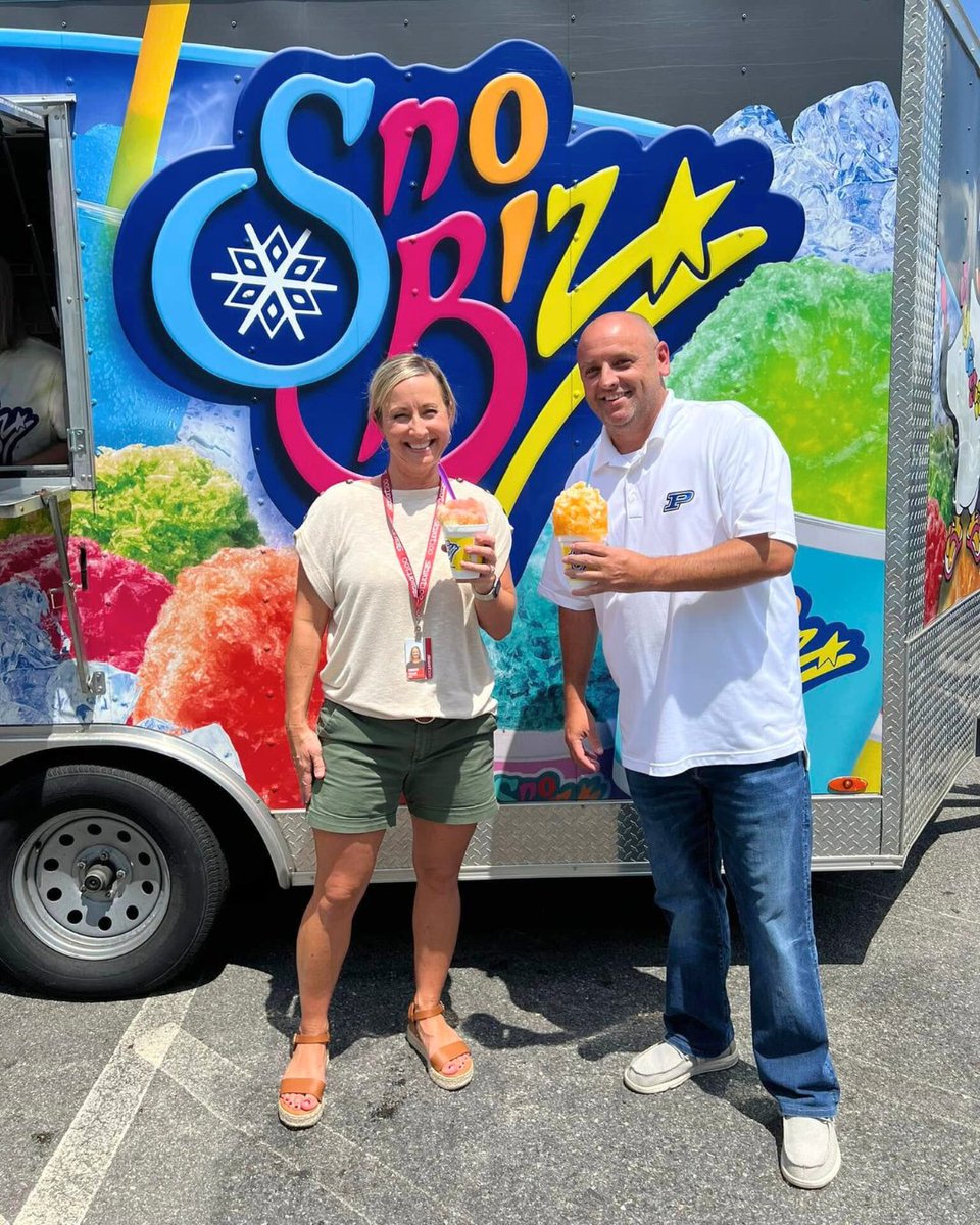 SnoBizFans's tweet image. Smiles this big can only mean one thing… Sno Biz! 🍧😄
Grab your favorite people and swing by your local Sno Biz for a treat that’s just as sweet as the company.
#SnoBizSmiles #TreatYourCrew #SnoBiz