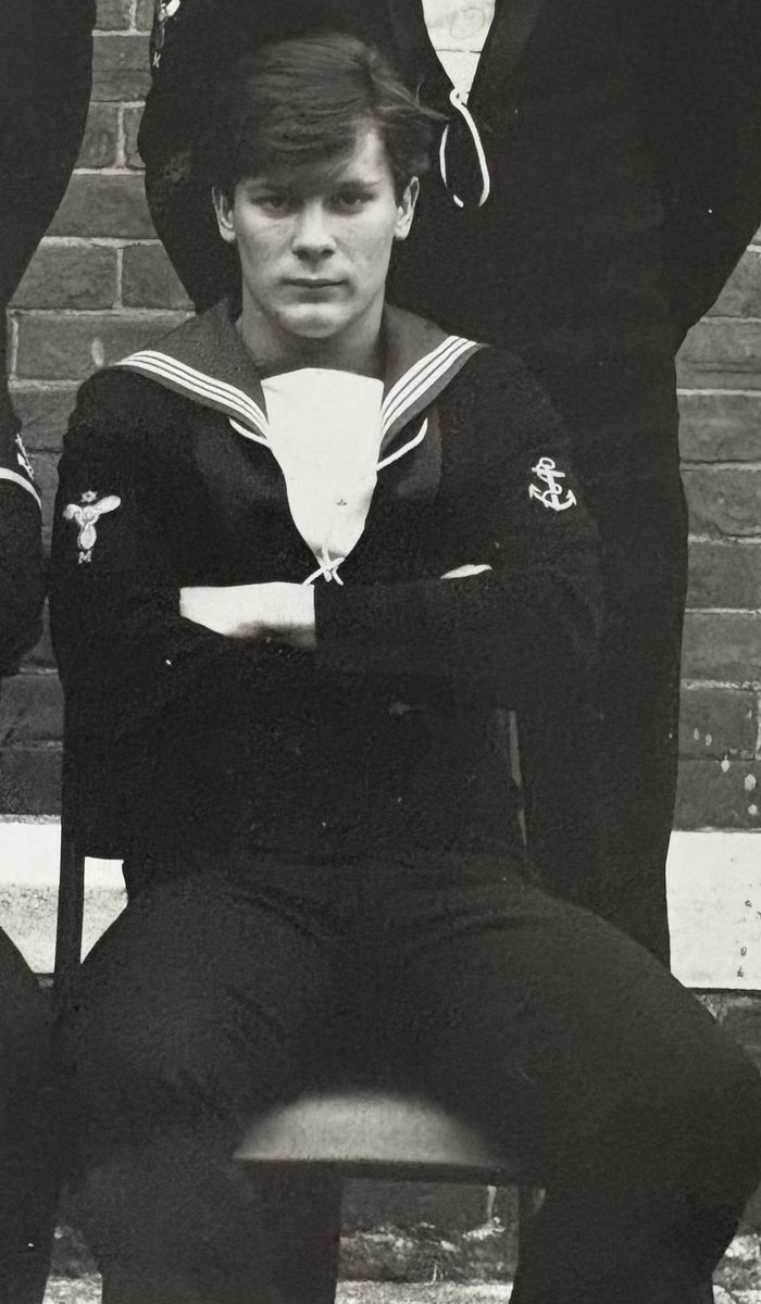 Us old crinkly Matelots complaining about sprog Killicks in the Mob now, this was 83 when it was common not to have a badge 😀