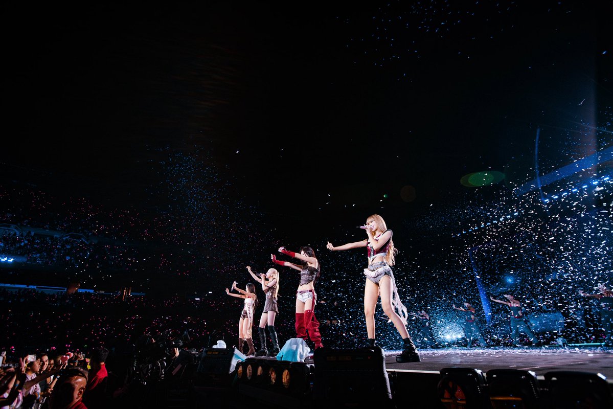 Soldier Field (@soldierfield) on Twitter photo Live fast, we do it like that 🖤🩷
Thank you <a href="/BLACKPINK/">BLACKPINKOFFICIAL</a> & Chi-Town BLINKs for an incredible sold-out <DEADLINE> WORLD TOUR CHICAGO!
📷: YG Entertainment Live fast, we do it like that 🖤🩷
Thank you <a href="/BLACKPINK/">BLACKPINKOFFICIAL</a> & Chi-Town BLINKs for an incredible sold-out <DEADLINE> WORLD TOUR CHICAGO!
📷: YG Entertainment