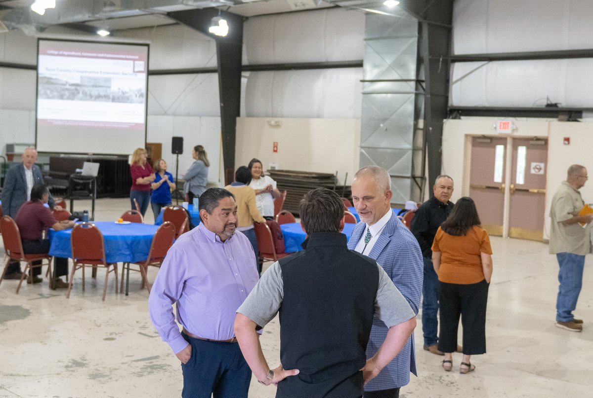 NMSUNews's tweet image. Final scenes from the Campus to Community: NMSU Extension Impact Tour. NMSU President Valerio Ferme completed the 33-county voyage last week with visits to Otero, Lincoln, Guadalupe, Quay, Harding, Union, Colfax, Taos, Mora, San Miguel and Torrance counties.