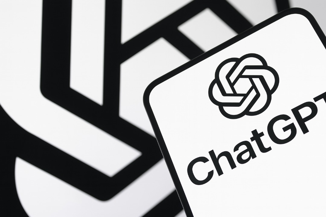 #OpenAI ya no es solo para curiosos: ahora tiene 3 millones de usuarios empresariales (+50 % desde febrero) y estrena nuevas herramientas pensadas para el trabajo diario.

Abrimos hilo. 🧵