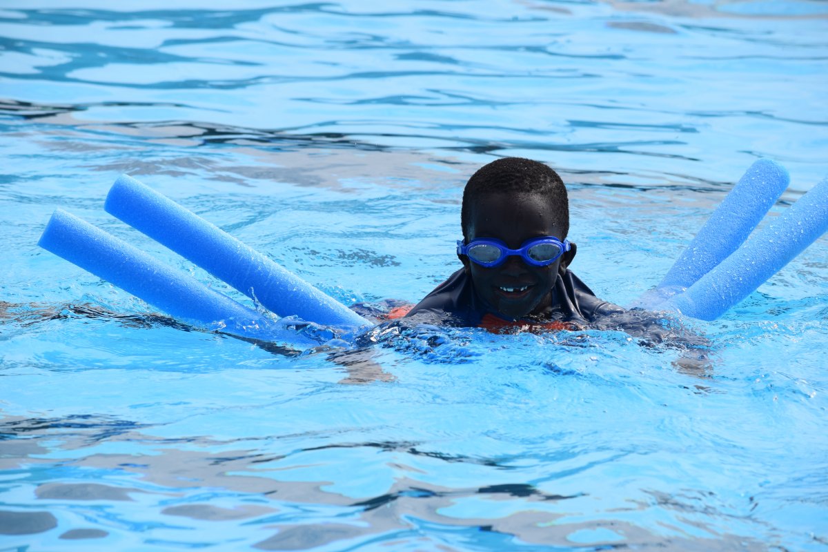 Lowell Police Department officers teamed up with the <a href="/MassStatePolice/">Massachusetts State Police</a> Dive Team and Lifeguards from <a href="/MassDCR/">MassDCR</a> to offer free swimming lessons to 75 Lowell youth.

Learn more on our news blog here: lowellpolice.org/photos-lowell-…
