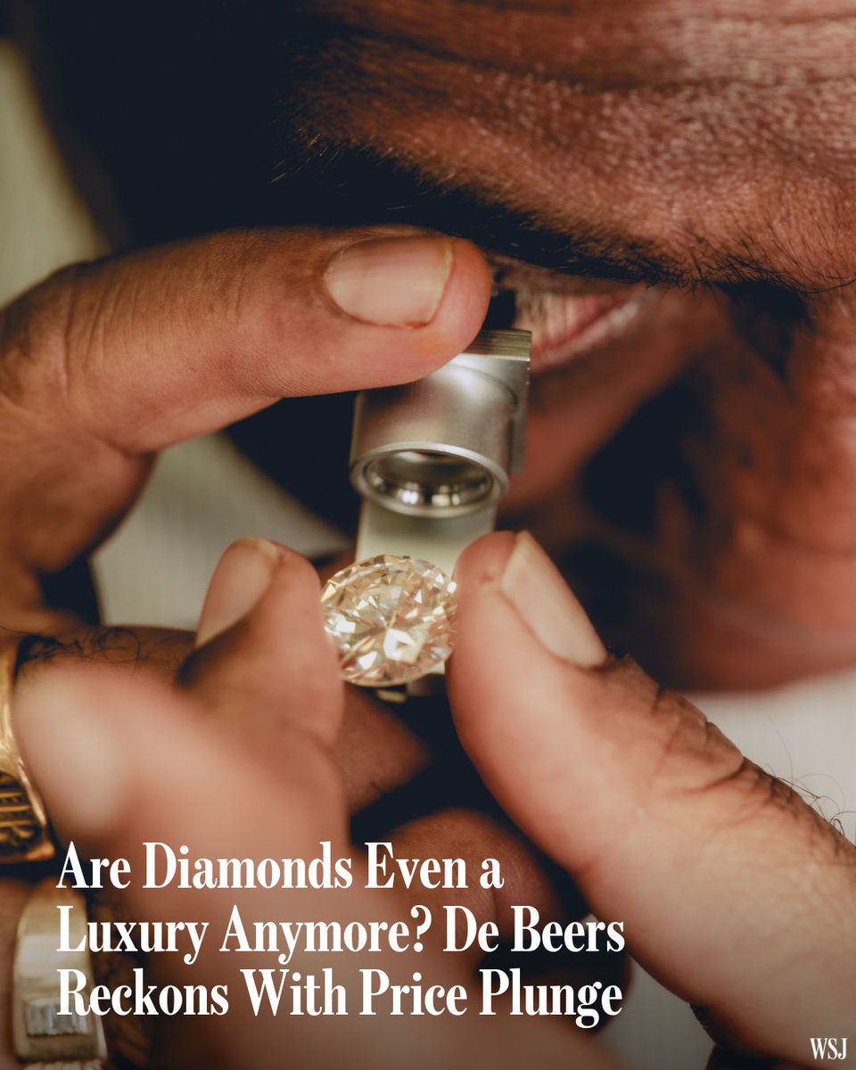 HannahDCox's tweet image. De Beers had two things going for it:
- A monopoly
- Good marketing
For decades, they convinced people that a diamond was the only way to seal the deal and then they drove up their prices. But like most luxury brands, it was always smoke and mirrors. Diamonds simply aren't that…