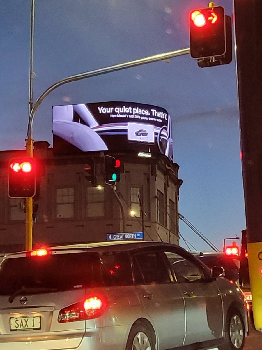 muskonomy's tweet image. 🚨NEW: Tesla billboard spotted in New Zealand 🇳🇿
“Your quiet place. That's Y.”
“New Model Y now has a 20% quieter interior cabin.”