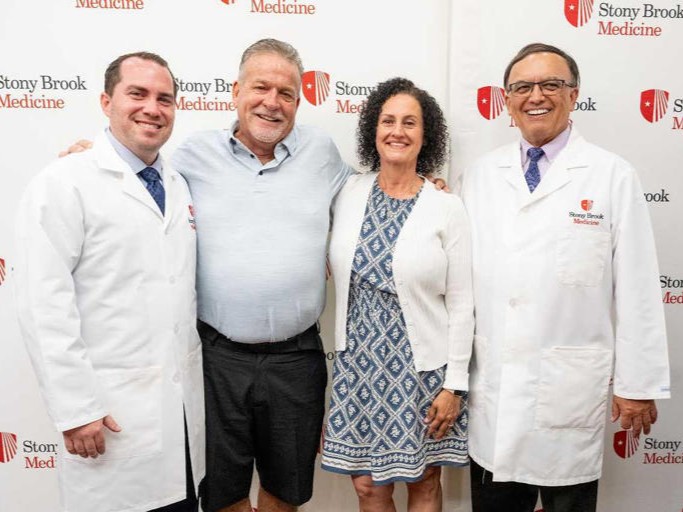 SBM_EVP's tweet image. After donating her #kidney to a stranger, Ann Marie Hassett met recipient Scott Scannell for the first time at @StonyBrookMed. Their story is a powerful reminder of the impact of #OrganDonation, & expert transplant care. bit.ly/44MNSZG #WeAreStonyBrookMedicine