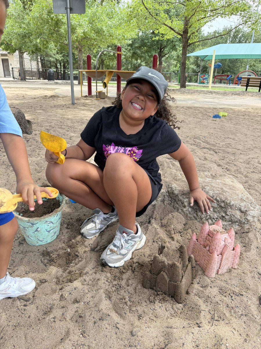 MrsCoachRoss's tweet image. Mya giving me “the look”. 

She fell and said she was done, but I made her dust off and go for another lap. 🫠 don’t worry… I’m back on her good side.

I let her play in the sand 😂