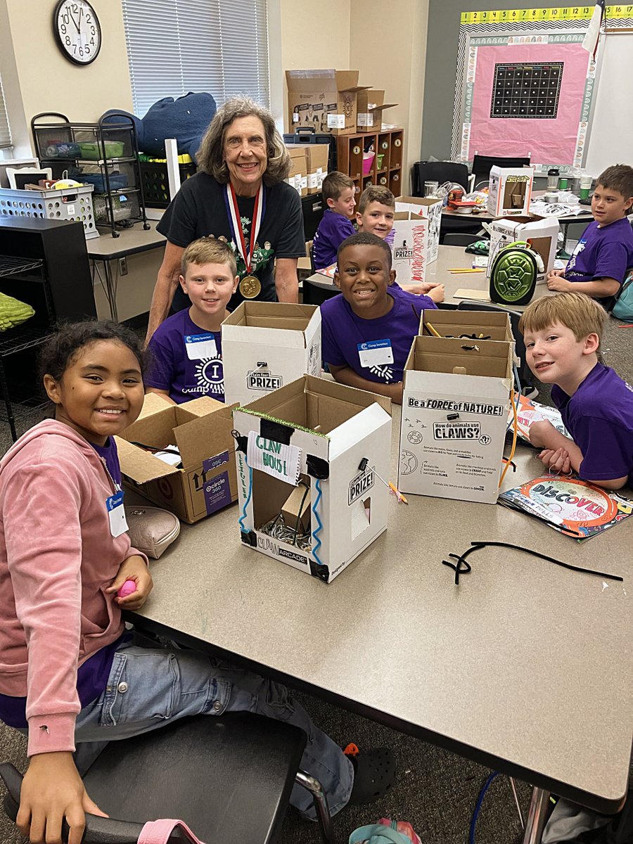 InventorsHOF's tweet image. Each year, we’re thrilled to work with our Inductees to introduce @CampInvention campers to real-world STEM role models. In June, campers in Texas & Colorado received a visit from Fran Ligler, Gary Sharp & Jackie Quinn to hear their stories & show off their creations! #RoleModel