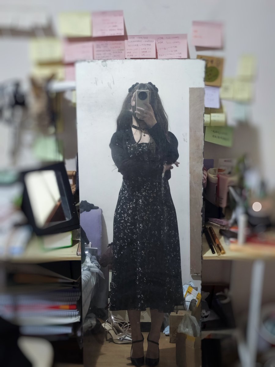 果然还是要带锁才有女装的动力呐
（出片高跟鞋看起来不高其实12cm的简直有点是刑具的感觉了，让人欲罢不能的美丽的刑具）
#男娘 #女装・男の娘 #贞操锁 #pa锁