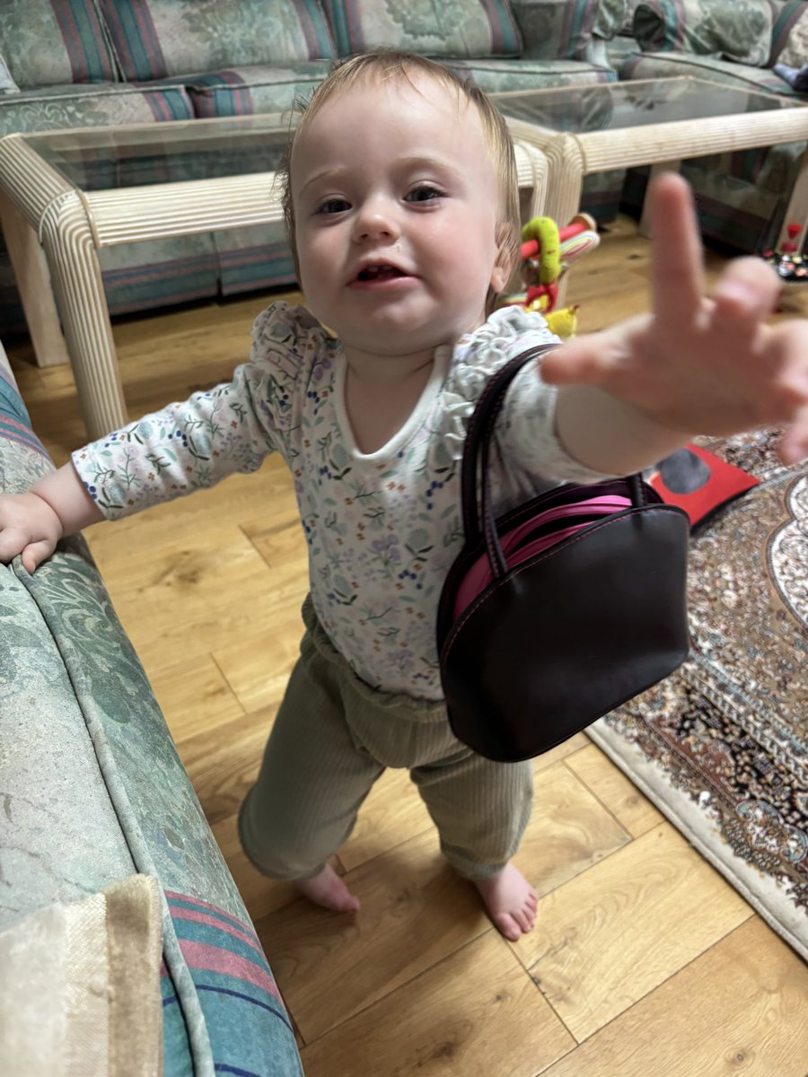 SafferTheGaffer's tweet image. Tonight my daughter treated me to a short play entitled “drunk woman falls out of pub with handbag”. God I love this chaotic child😂❤️