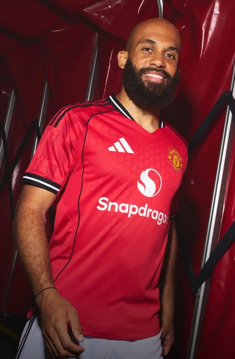 UtdMinja's tweet image. Mbeumo🗣️“My mentality is to always be better than I was yesterday. I know that I have the spirit and character to reach another level here learning from Ruben Amorim and playing alongside world-class players.
“Everybody told me about the environment that is being created here…