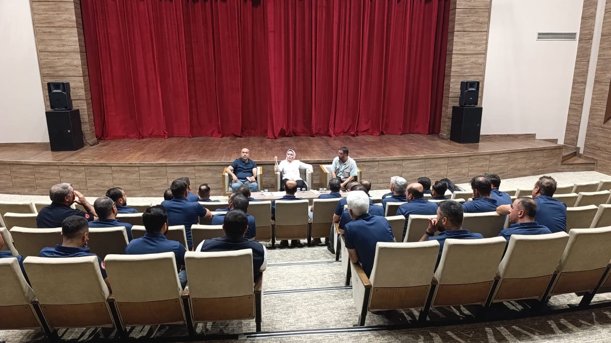 zehraunal27's tweet photo. 📍Gaziantep İrtibat Büroları 
Bugün Gaziantep irtibat büroları temsilcilerimiz ile istişare toplantımızı gerçekleştirdik.
Mahallemizin her bir noktası için daha güzel çalışmalar yapmak için emek veren arkadaşlarımıza teşekkür ediyorum.
@FatmaSahin 
@GBBirtibatofisi 
@ahmetkiyak27 https://t.co/Y3XikoXMr1