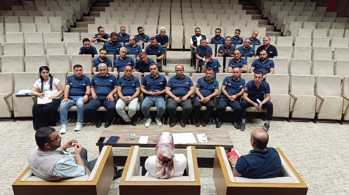 zehraunal27's tweet photo. 📍Gaziantep İrtibat Büroları 
Bugün Gaziantep irtibat büroları temsilcilerimiz ile istişare toplantımızı gerçekleştirdik.
Mahallemizin her bir noktası için daha güzel çalışmalar yapmak için emek veren arkadaşlarımıza teşekkür ediyorum.
@FatmaSahin 
@GBBirtibatofisi 
@ahmetkiyak27 https://t.co/Y3XikoXMr1