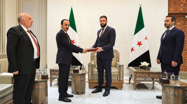 Charles_Lister's tweet image. The investigative committee that spent 4 months looking into the March 2025 violence on #Syria's Coast submitted its report to President Ahmed al-Sharaa yesterday.
The committee is due to give a press conference revealing its findings tomorrow.
A consequential test is ahead.