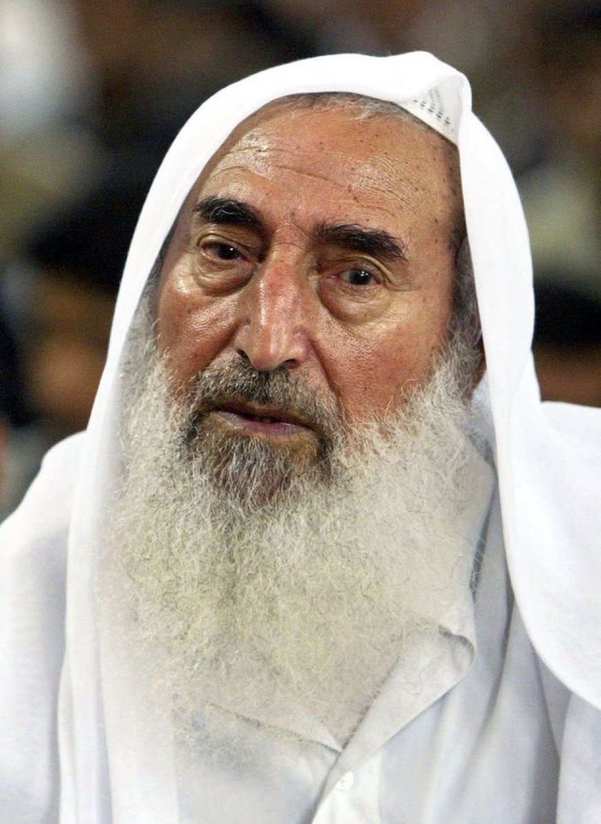 Şeyh Ahmed Yasin:

Yakında bizim büyük ölümlerimizi duyacaksınız, o zaman alınlarımızda şu yazılacak:

Bizler direndik! İleri atıldık ve kaçmadık!

Ve bizimle birlikte çocuklarımız, kadınlarımız, yaşlılarımız ve gençlerimiz ölecek! Onları, bu suspus ve bön ümmete yakıt yapacağız!