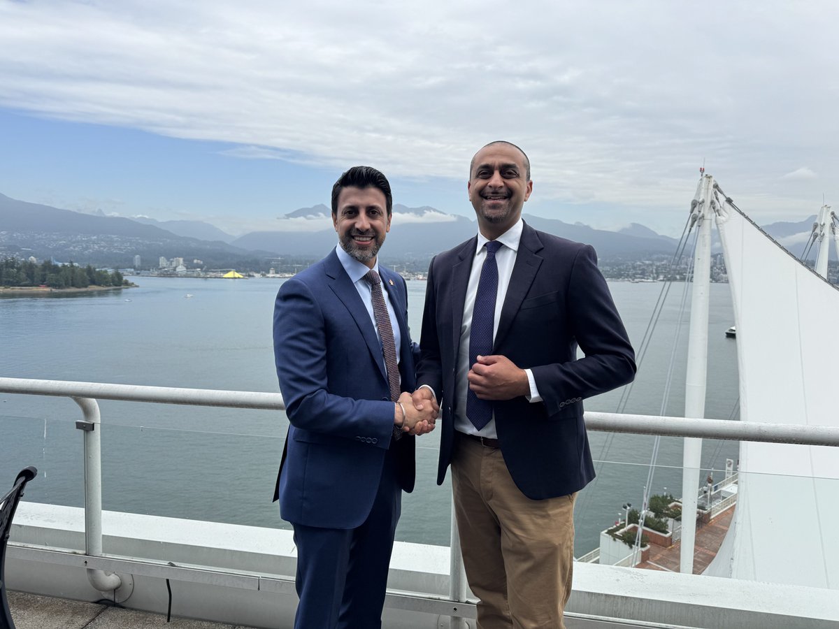 CanadaTrade's tweet image. Minister Sidhu met with Ravi Kahlon, B.C.’s newly appointed Minister of Jobs, Economic Development and Innovation.
The ministers discussed mutual economic priorities, including continued efforts to diversify trade. 🇨🇦