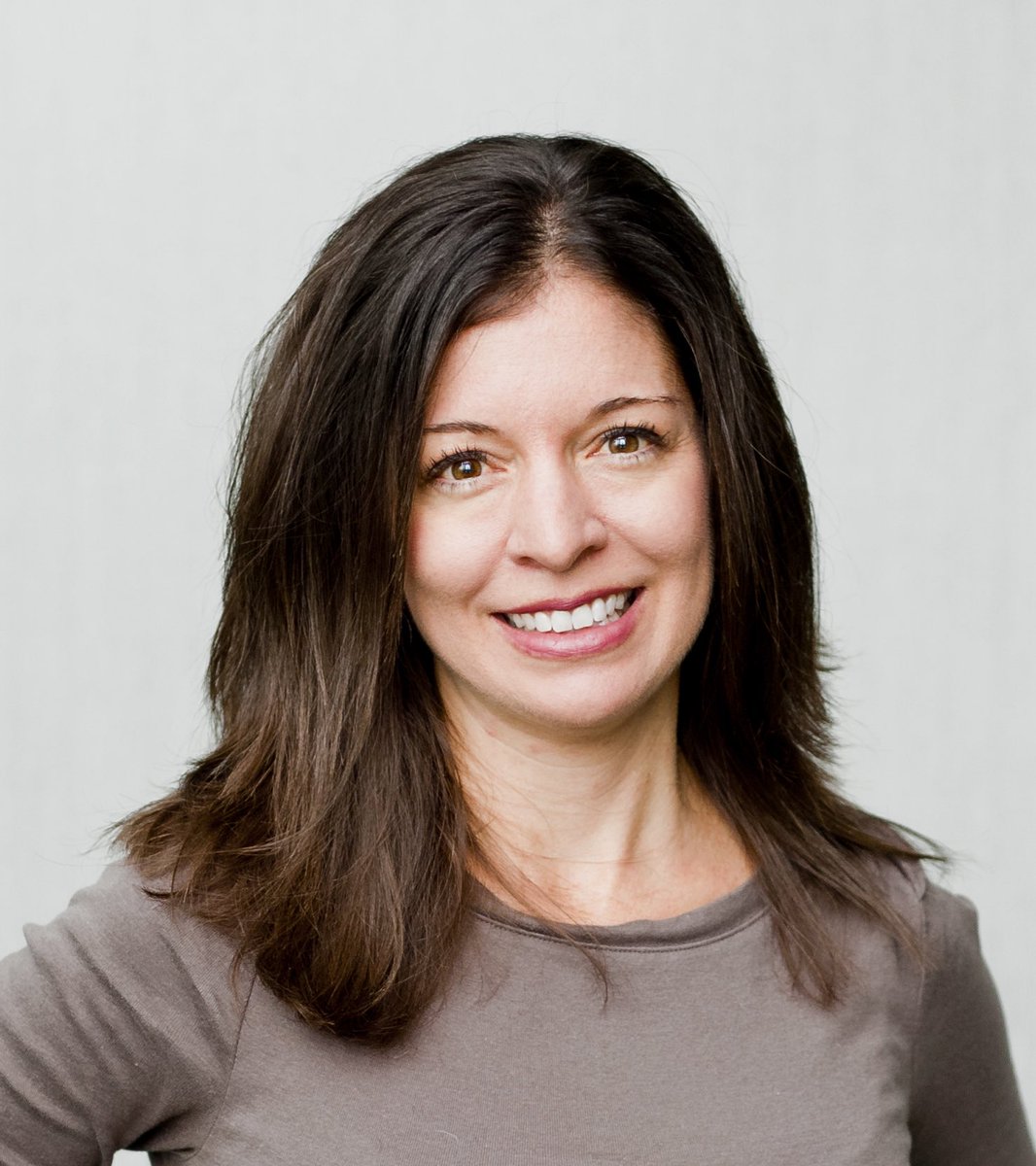 B2BNewsNetwork's tweet image. Tomorrow on @b2bnewsnetwork : a look at Google’s newest update AI Max, from Val Riley, VP of Marketing and Strategy at @Unbounce and Insightly. Plus: what does AI translation have to do with the future of Hanoi? Coming up Tuesday!
📸 Val Riley