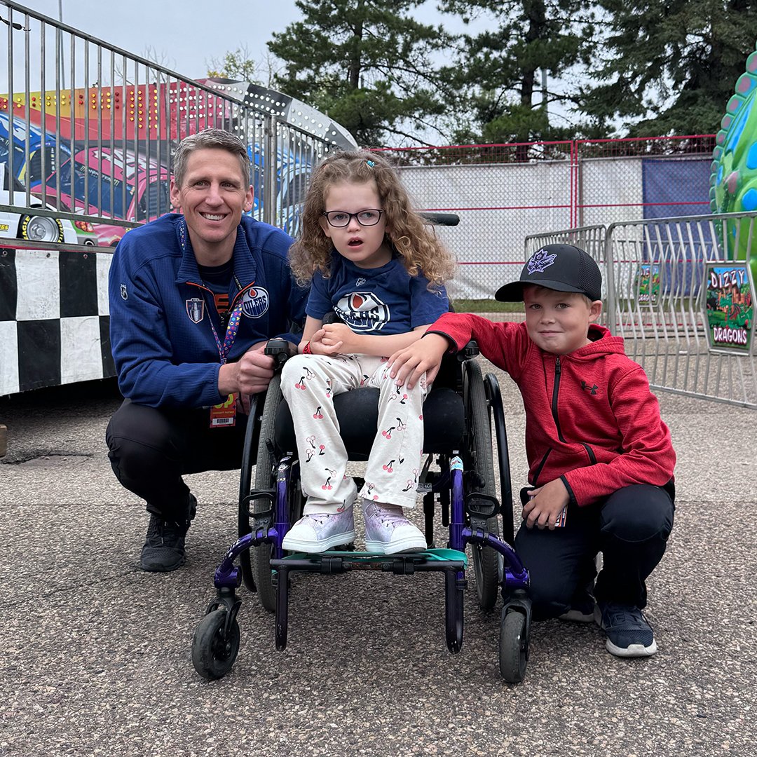 EdmontonOilers's tweet image. Head Coach Kris Knoblauch, along with #Oilers alumni & @EdmOilKings players, attended Monday Morning Magic today at KDays! 🎢