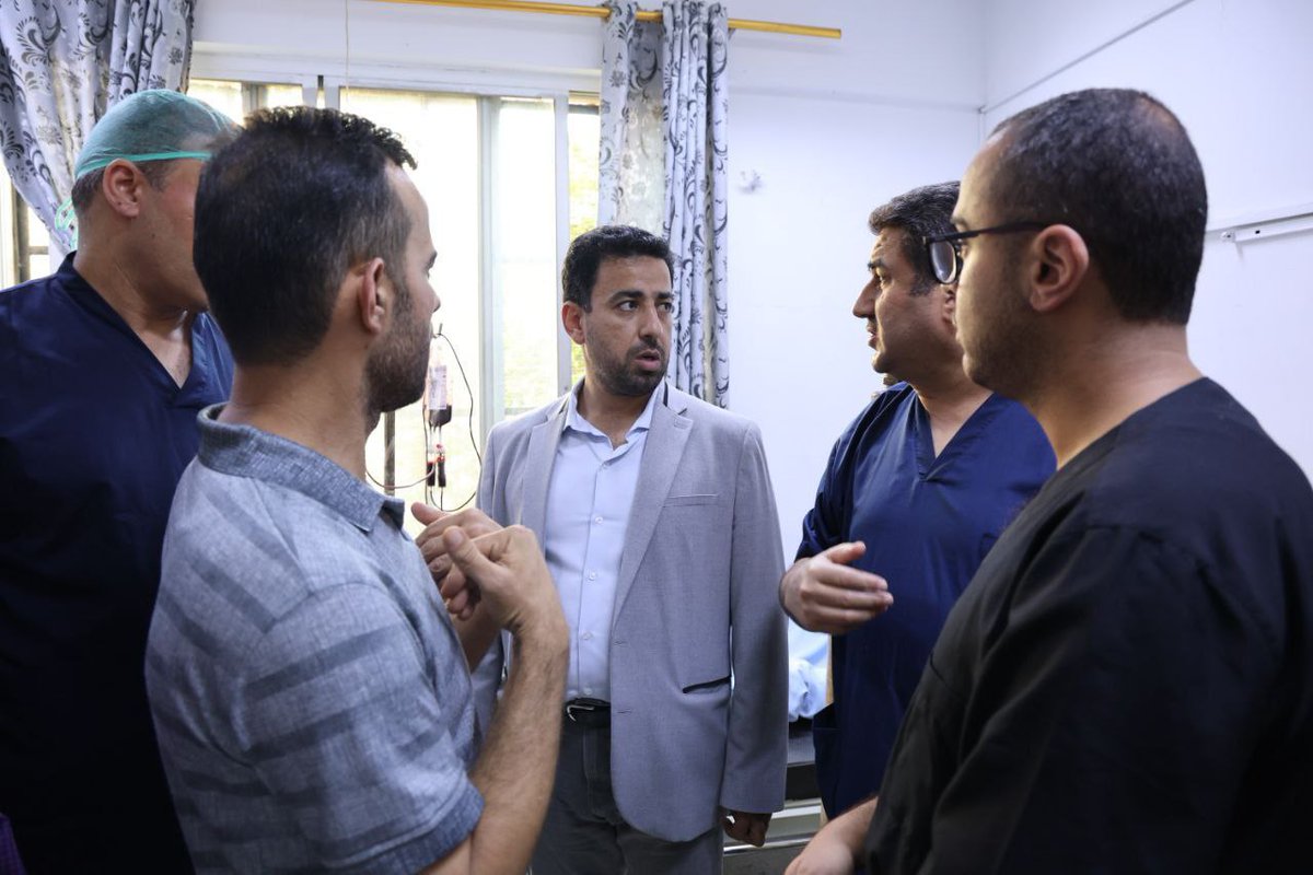 SyrMOfH's tweet image. لتفقد أوضاع مستشفى إزرع الوطني وتقديم الدعم اللازم للكوادر الطبية، أجرى وزير الصحة زيارة للمستشفى تفقد خلالها المصابين واستمع إلى الكادر الطبي، كما بحث آلية تقديم الدعم اللازم للمشفى والكادر.
#الجمهورية_العربية_السورية
#وزارة_الصحة