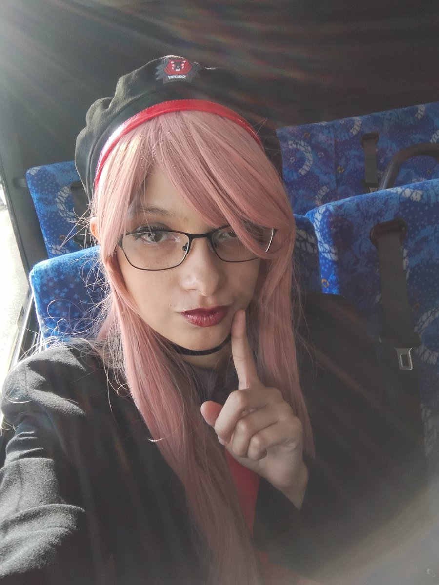 Just a silly selfie I took on the way to the Doro event yesterday!

It was my first time taking the QM city bus!! 

Imagine getting on the bus to find a stray Rapi sitting all the way at the back 😂

#NIKKE   
#NIKKEcosplay
#NIKKEdoro 
#NIKKEsummer2025
