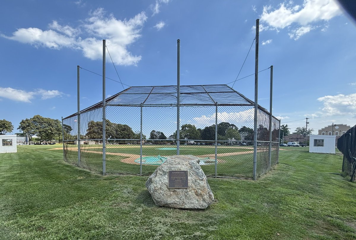 OfficialMLBRFC's tweet image. Learned some real cool history in my hometown today. This field in town was the part-time home field of the 1935 New York Cubans & also held barnstorming games. Many HOFers played here & according to the plaque, Josh Gibson hit a 600 ft HR here. Ocean wind blowing out I guess!