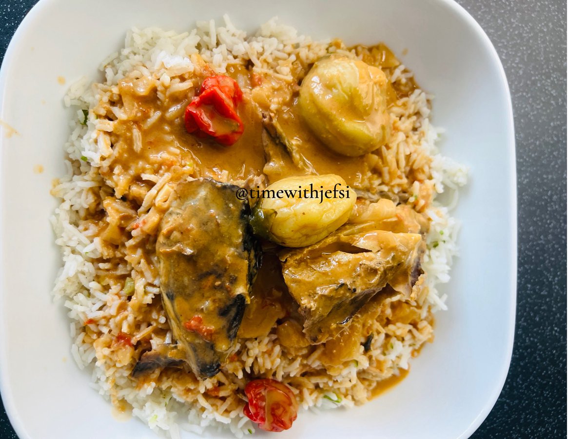 JefsinahK's tweet image. Make Sierra Leone 🇸🇱 proud
The weather in London right now is rainy . So I decide to cook light spicy groundnut soup . This kind of soup is called raining season soup in Sierra Leone 🇸🇱. @OfficialSaloneX