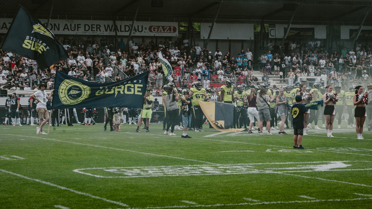 VfBSTR's tweet image. Heimspiel auf der Waldau: Wir waren gestern oben und durften bewundern, wie die @StuttgartSurge die Paris Musketeers mit 26:8 abgefertigt haben. Fazit: Richtig stabile Stimmung und eine faszinierende Sportart. Aber wir sind echt froh, dass im Fußball die Bruttospielzeit gilt. 🤪