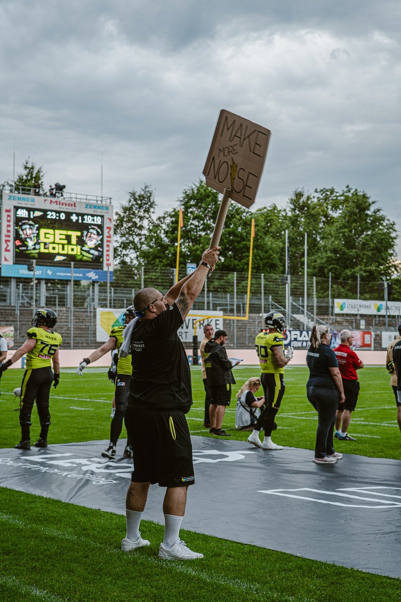 VfBSTR's tweet image. Heimspiel auf der Waldau: Wir waren gestern oben und durften bewundern, wie die @StuttgartSurge die Paris Musketeers mit 26:8 abgefertigt haben. Fazit: Richtig stabile Stimmung und eine faszinierende Sportart. Aber wir sind echt froh, dass im Fußball die Bruttospielzeit gilt. 🤪
