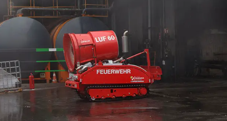 DeutschlandLuf's tweet photo. In einem Abfallentsorgungsunternehmen in Pinsdorf kommt es zu einer chemischen Reaktion. Das LUF60 wird zur Belüftung eingesetzt.
#luf60 #luf300 #lufnano #feuerwehr #vfdb #dfv #löschroboter #löschunterstützungsfahrzeug #einsätze #brand #pinsdorf
https://t.co/6AvLAcFwgS https://t.co/3UR89U9XUp