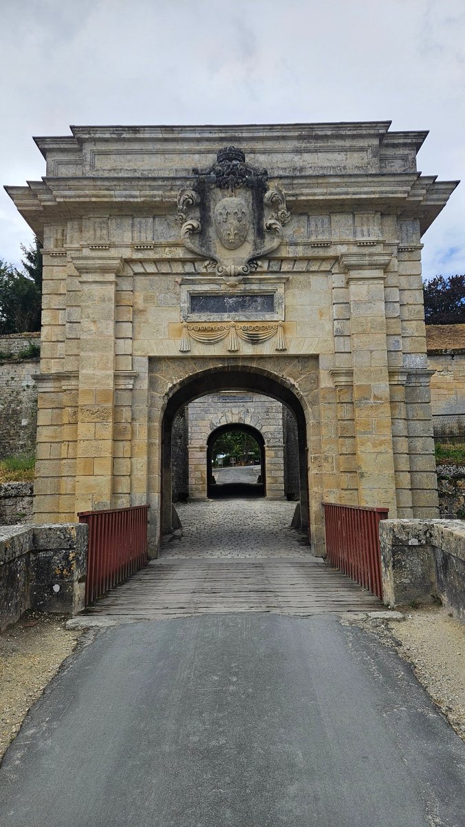 BartFunnekotter's tweet image. De citadel van Blaye, een door Vauban tot fort omgebouwd dorp