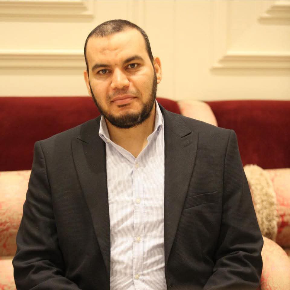 erdal_elibuyuk's tweet image. Birini verdik, idam ettiler. Şimdi bir başkasını istiyorlar! Teslim etmek, cellâda kurban sunmaktır. Bu utancı bize yaşatmayın!
Mısırlı Muhammed Abdülhafîz, şu anda İstanbul Havalimanı’nda tutuluyor ve Mısır’a iade edilmek üzere. İade edilirse idam edilecek!
Hep birlikte ses…