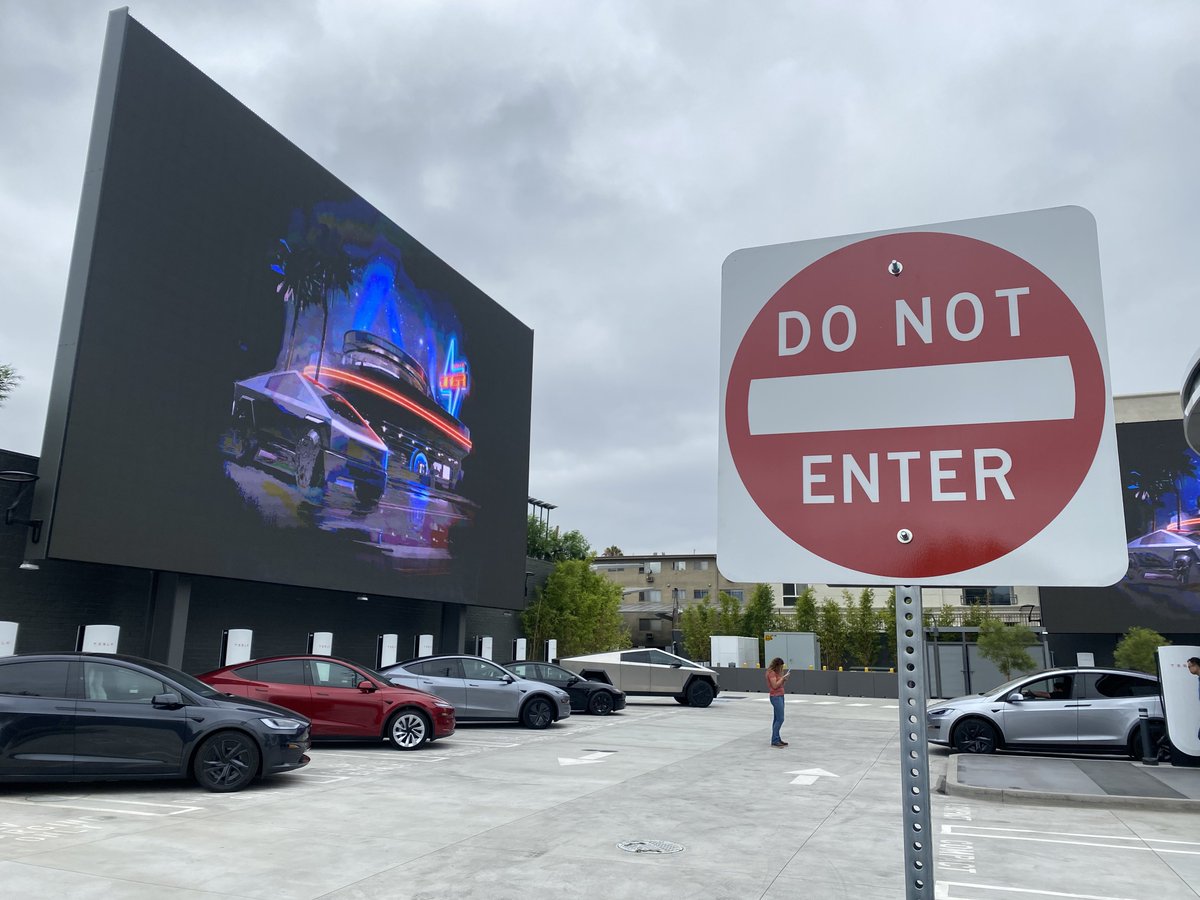 nasanicole's tweet image. Still waiting for this diner to open. I'm so hungry I'm about to eat a Tesla. π½